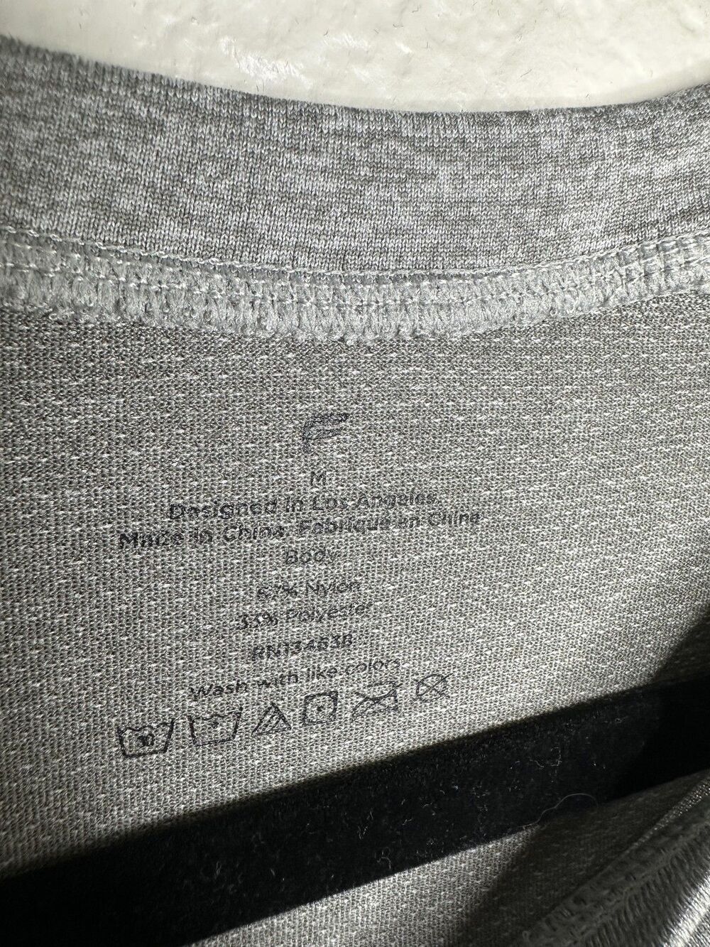 Fabletics Shirt Mens Medium Gray Raglan Short Sleeve Athletic Workout Gym Tee - Picture 3 of 5